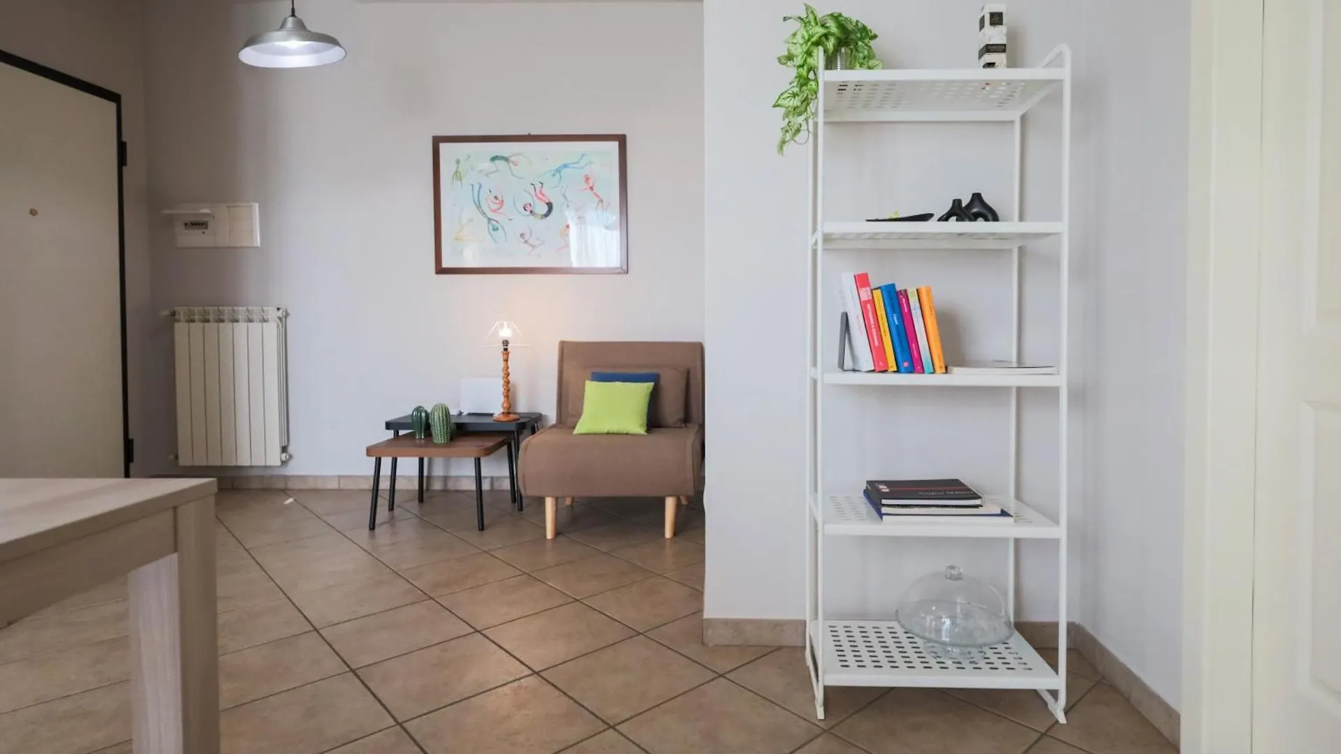 プラートCasa Di Alice Con Parcheggio Privatoアパートメント アパート プラート