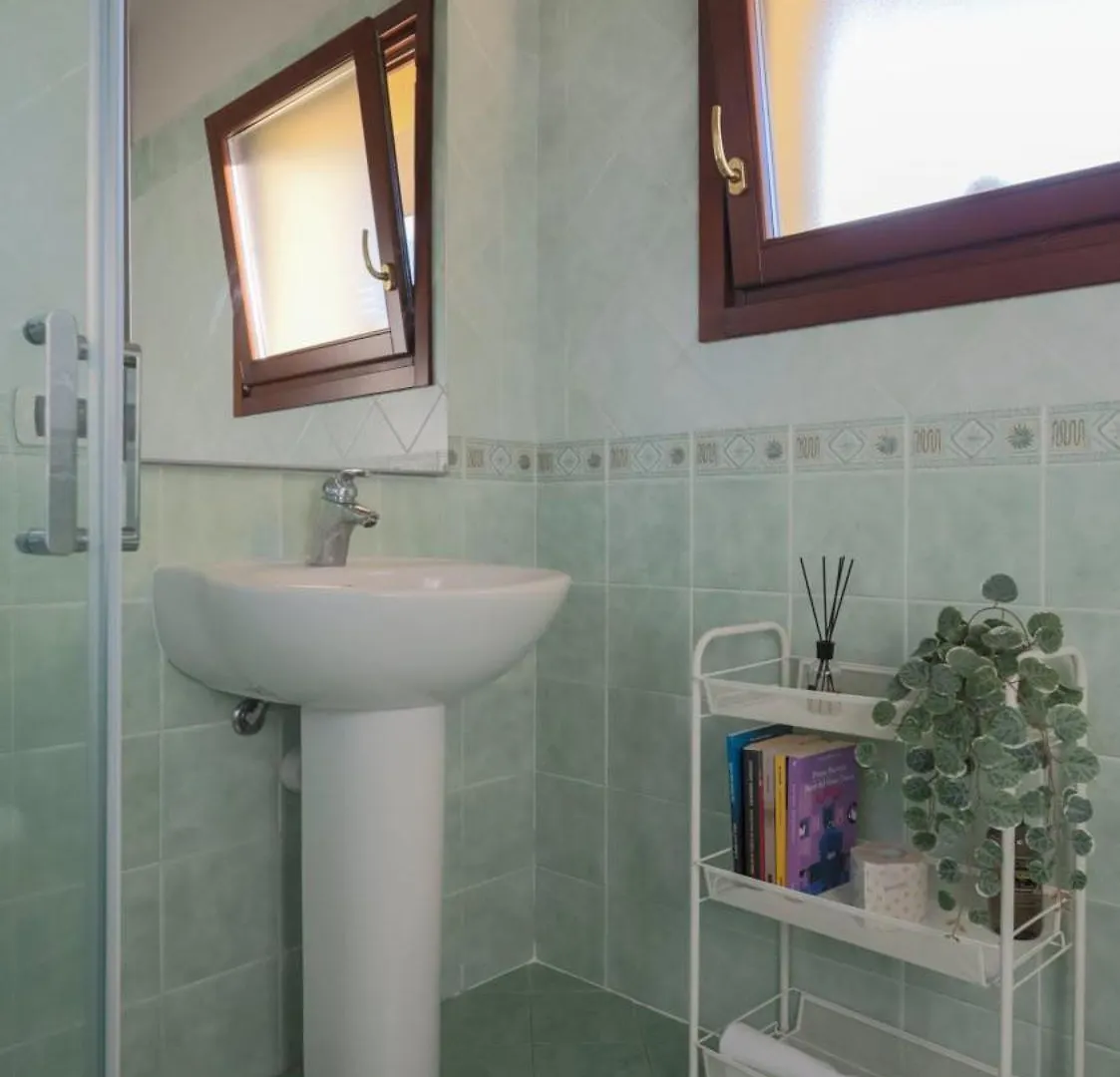 プラートCasa Di Alice Con Parcheggio Privatoアパートメント