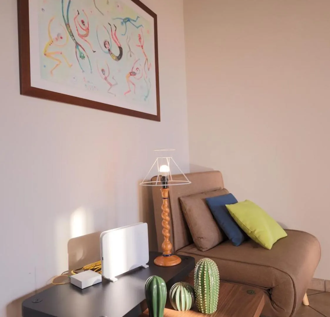 プラートCasa Di Alice Con Parcheggio Privatoアパートメント アパート