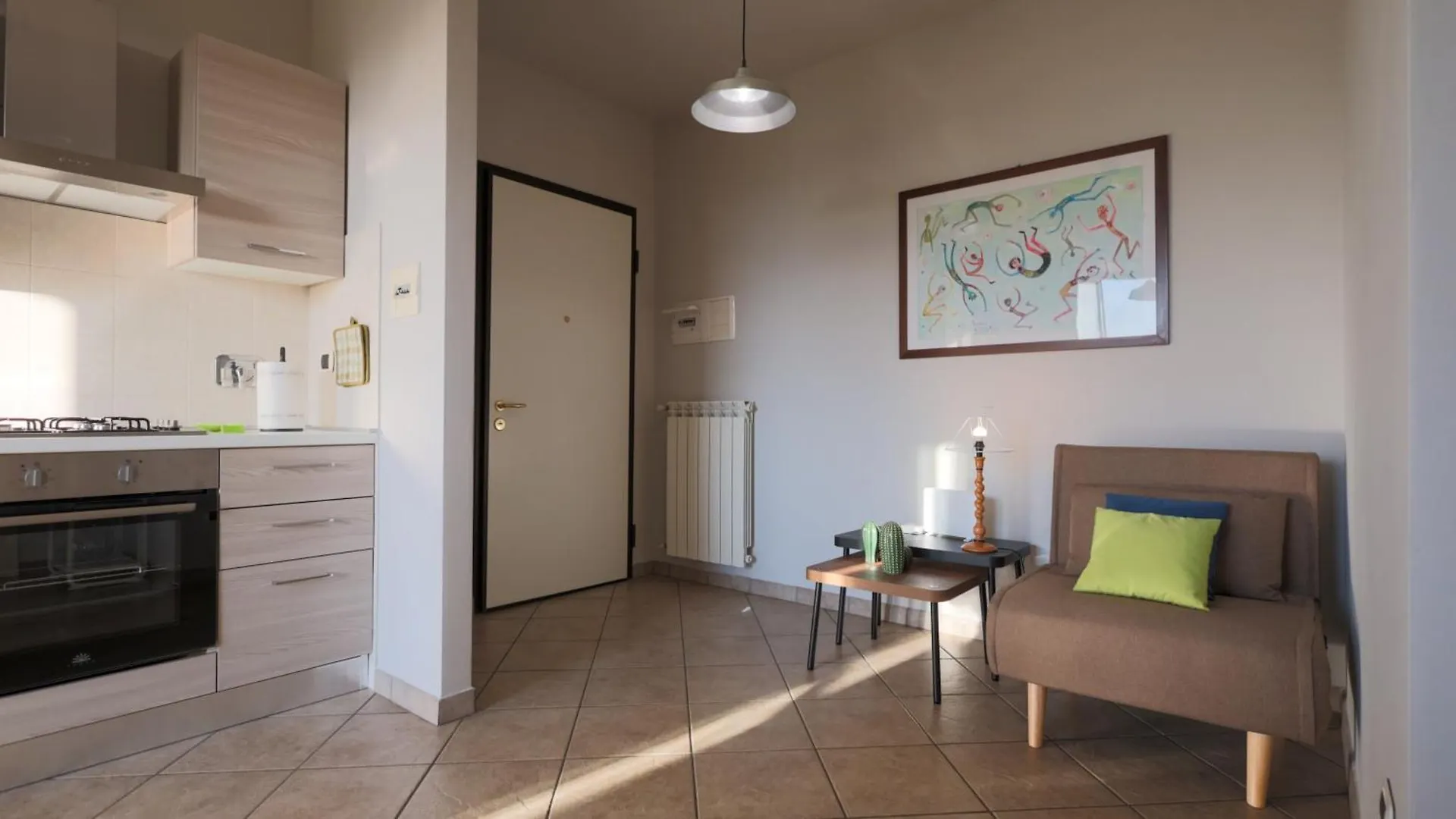 プラートCasa Di Alice Con Parcheggio Privatoアパートメント イタリア